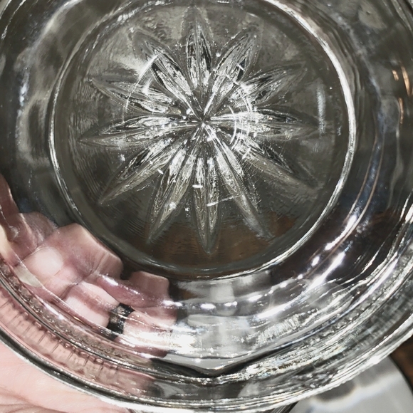 Vintage Ribbed Heavy Glass Citrus Hand Juicer w/flaw. - Picture 4 of 4